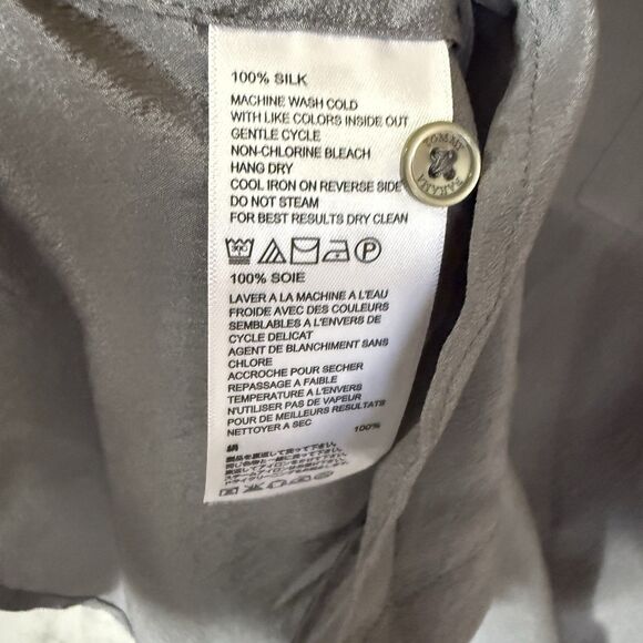 Tommy Bahama Top Womens M 100% Silk Gray Collared Roll Tab Long Sleeves READ - Picture 8 of 8